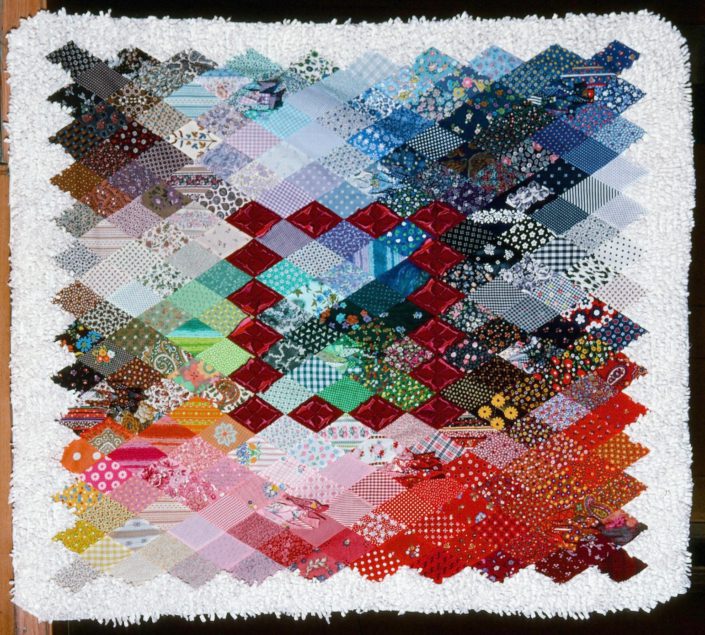 A colorful quilt with many colors and patterns.